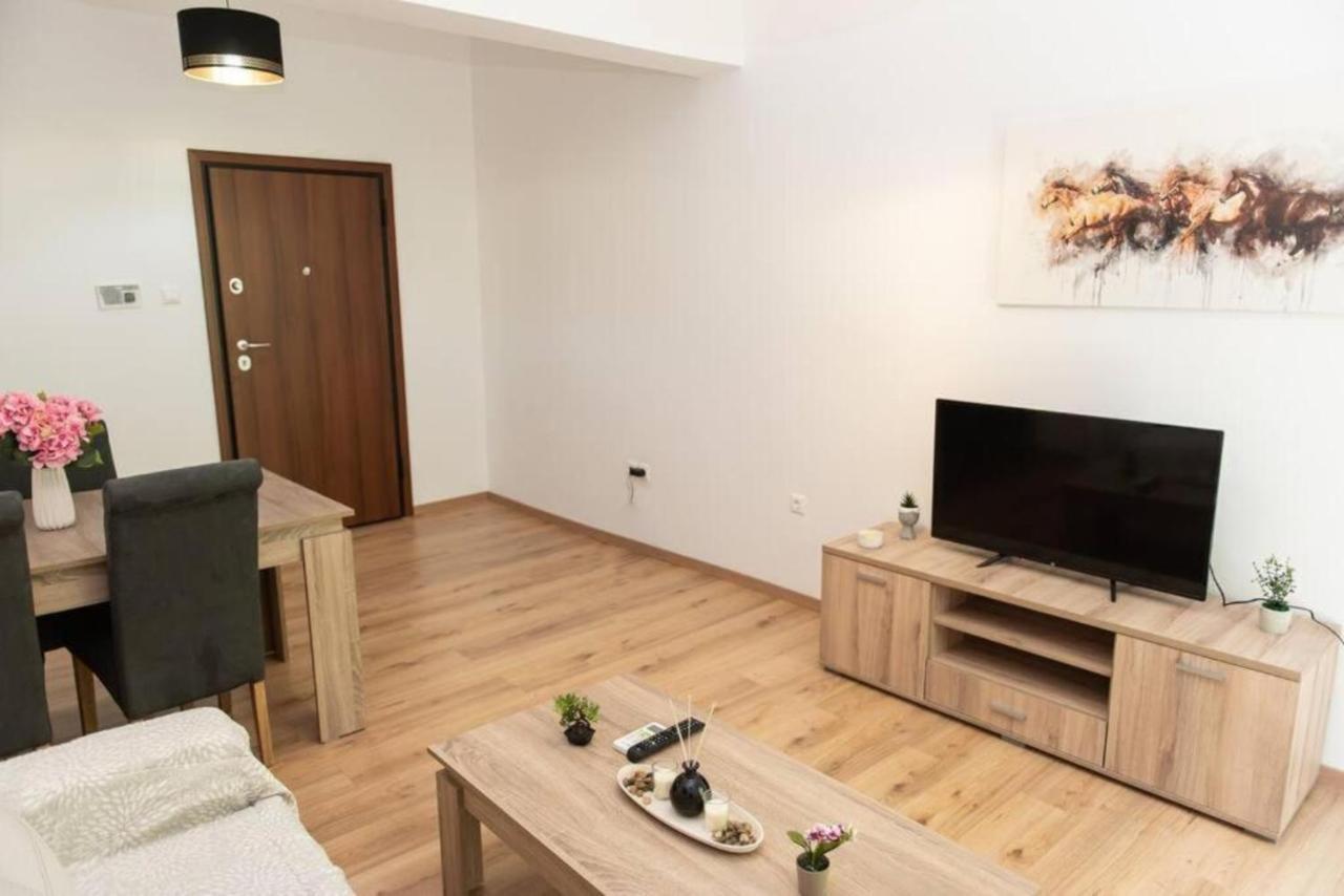 Renovated Spacious Flat 7Min To Subway Station- Атина Екстериор снимка